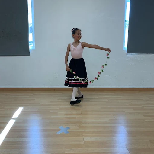 Aula na Academia de Dança Cristiane Vieira, em Loulé